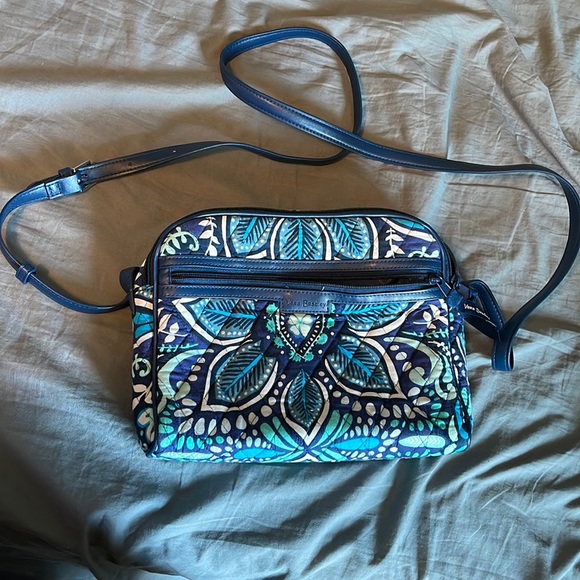 Vera Bradley Handbags - Vera Bradley Crossbody